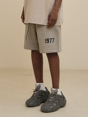 FEAR OF GOD ESSENTIALS 1977 SHORTS "Dark Oatmeal"